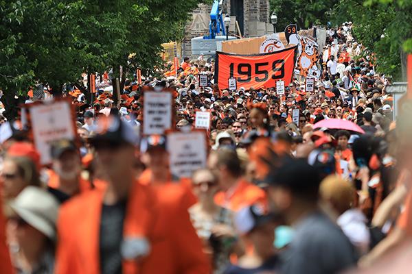 A dense crowd ahead of the Class of 1958 sign at the P-rade.