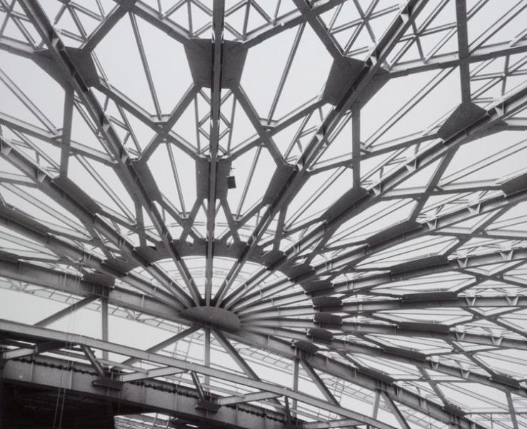 The geodesic roof at Jadwin Gymnasium is one of the building’s signature features. In this construction photo from the late 1960s, Alan Richards showcases the infrastructure that makes the distinctive pattern possible.