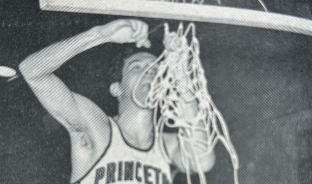 Bill Bradley cuts down the net 