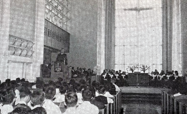 Bill Bradley ’65 speaking in the Chapel at Chung Chi University, Hong Kong. 