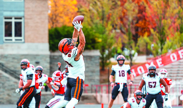 Luke Colella ’25 makes a catch