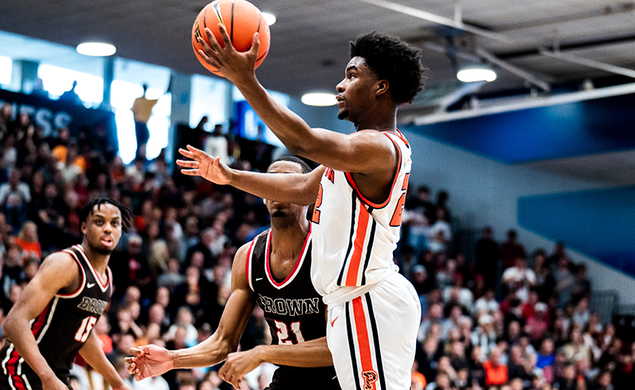 Dalen Davis scoops for a layup with his left hand