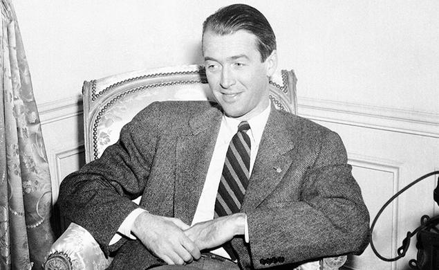 Screen star Jimmy Stewart ’32 relaxes in his suite at the Waldorf-Astoria in New York on Jan. 11, 1946. 