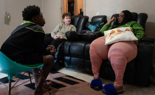 Claire Thornton ’19 meets with Stephanie Smith during her reporting trip to Shaw, Mississippi.