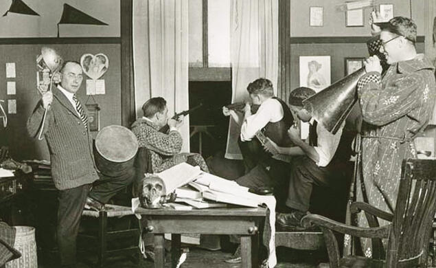 enjoying the poler’s recess, 1915.