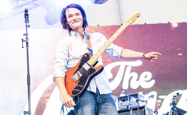 Jeremy Yun &rsquo;25 plays guitar on a stage.