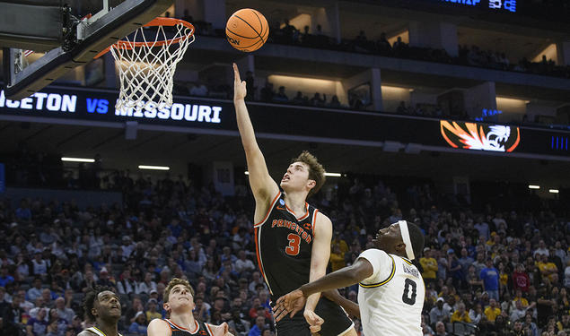 Ryan Langborg ’23 lays the ball up over Missouri forward Mohamed Diarra. 