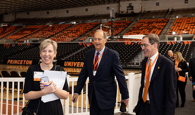 Former U.S. Sen. Bill Bradley ’65 (left), who was a star basketball player with the New York Knicks, walks to the lunch in 2019 with President Christopher Eisgruber ’83.