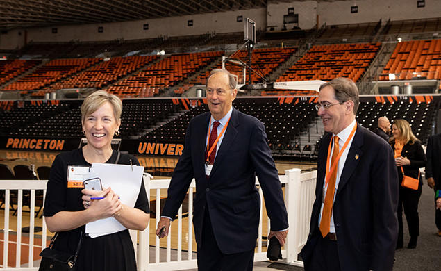 Former U.S. Sen. Bill Bradley ’65 (left), who was a star basketball player with the New York Knicks, walks to the lunch in 2019 with President Christopher Eisgruber ’83.