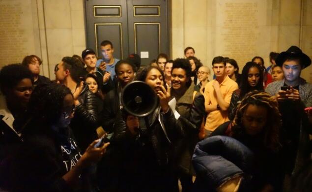 Students celebrate the end of the 33-hour Nassau Hall sit-in. (Mary Hui â17)