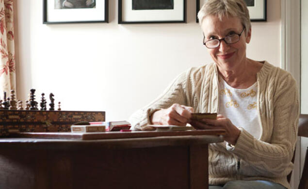 LIVE.AS_Lefevre_0.jpg Sherry Lefevre ’74 in her summer house on Nantucket that she furnished with items she found trolling eBay.
