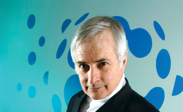 Astronomer Seth Shostak ’65 has sifted through the universe’s radio signals for intelligent life.