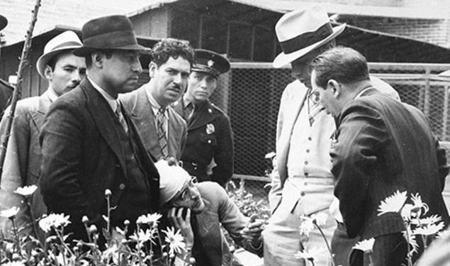 Ramón Mercader del Rio (in bandages), who murdered Marxist Leon Trostky, talks to investigators, in a photograph in Firestone Library’s Collection.