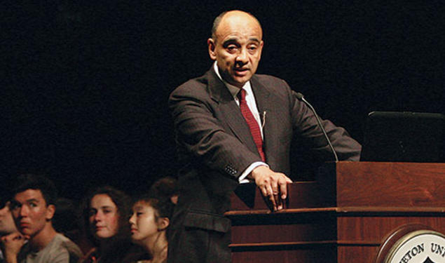 “Honor already matters in your lives,” Professor Kwame Anthony Appiah tells freshmen.