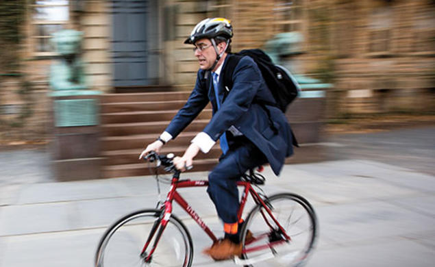 President Eisgruber ’83 arrives at Nassau Hall.