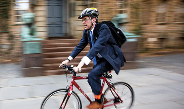 President Eisgruber ’83 arrives at Nassau Hall.