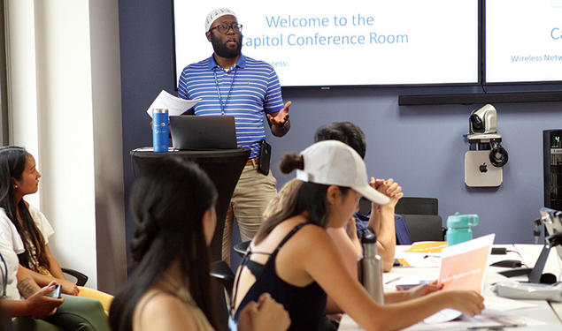 Yehudah Ben-Yaaqov meets the Pace Center group.