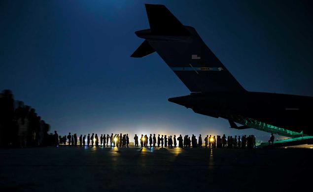 Afghans lined up to fly out of Afganistan
