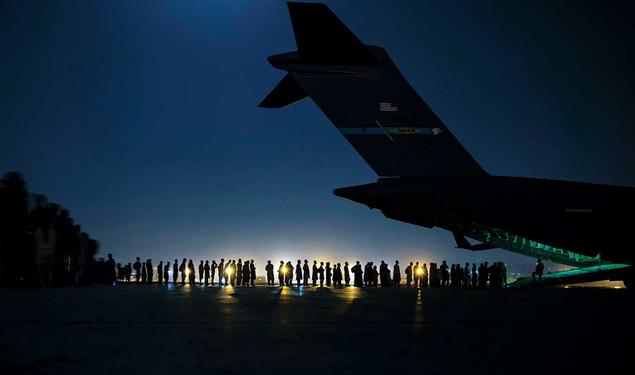 Afghans lined up to fly out of Afganistan