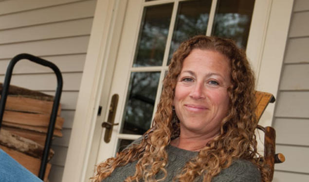 Jodi Picoult ’87 at home in Hanover, N.H.