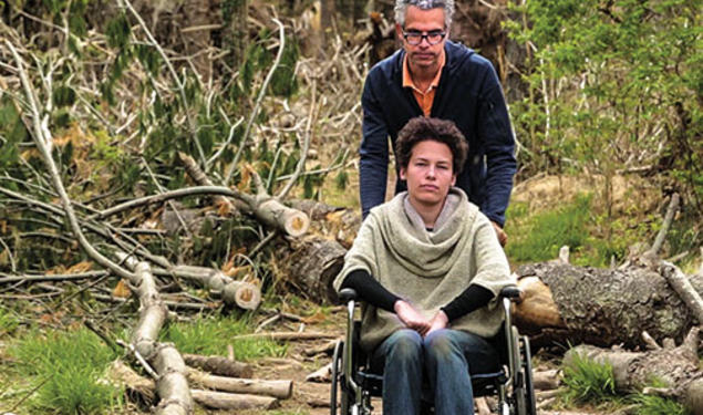 Jennifer Brea ’05, with husband Omar Wasow, suffers from myalgic encephalomyelitis, a form of chronic fatigue that is inexplicably crippling and easily exacerbated.