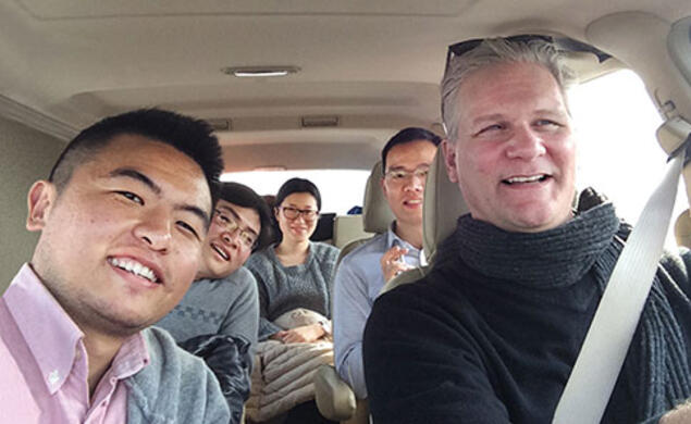 Frank Langfitt ’86 with his NPR assistant, Yang Zhuo (left), and passengers in the “Free Loving-Heart Taxi”