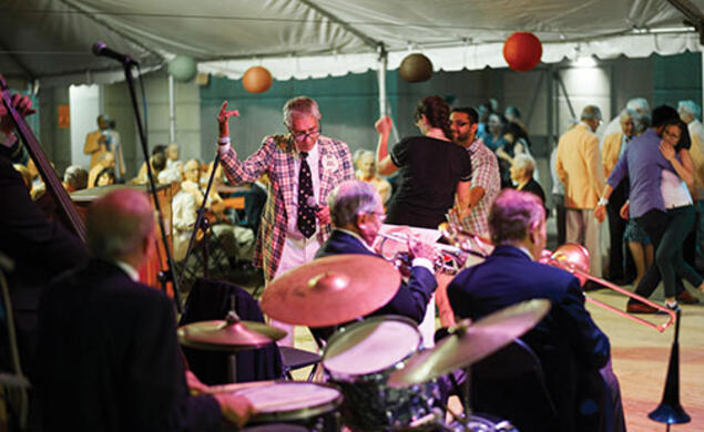 Stan Rubin ’55, standing at center, and the Tigertown Five, including Ed Polcer ’58 and, sitting in, Dick Shallberg ’54 and Tom Morley ’54
