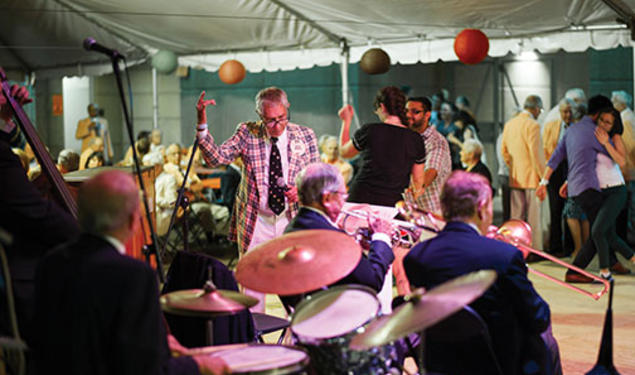 Stan Rubin ’55, standing at center, and the Tigertown Five, including Ed Polcer ’58 and, sitting in, Dick Shallberg ’54 and Tom Morley ’54