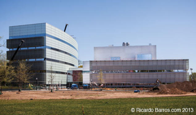 Many alumni would get their first glimpse of the new ­neuroscience and psychology complex — the Neuroscience Institute and Peretsman-Scully Hall — at Reunions.