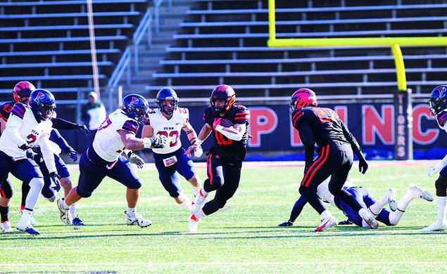 Niko Vangarelli ’25 runs for a first down.