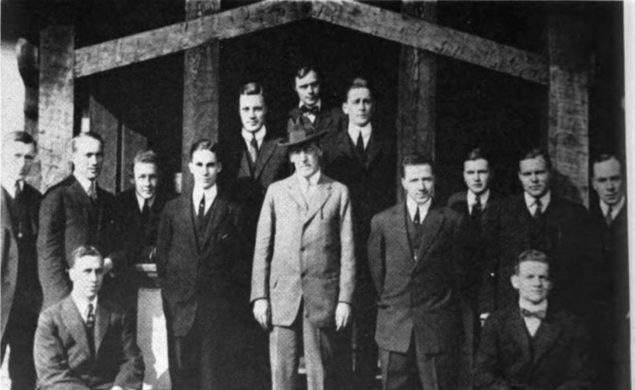 Woodrow Wilson surrounded by undergraduates. 