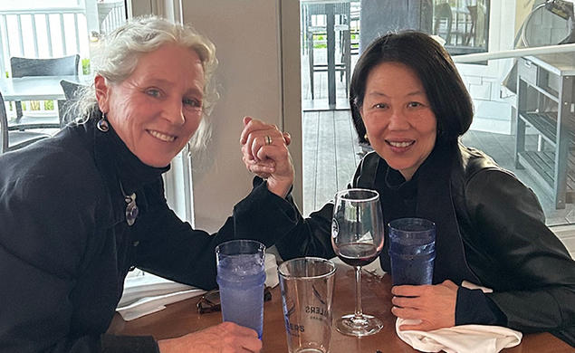 Jocelyn Schaffer ’81, left, and Donna Weng Friedman ’80.