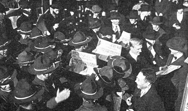 Students and soldiers read news of the end of World War I. (PAW Archives/Orren Jack Turner)