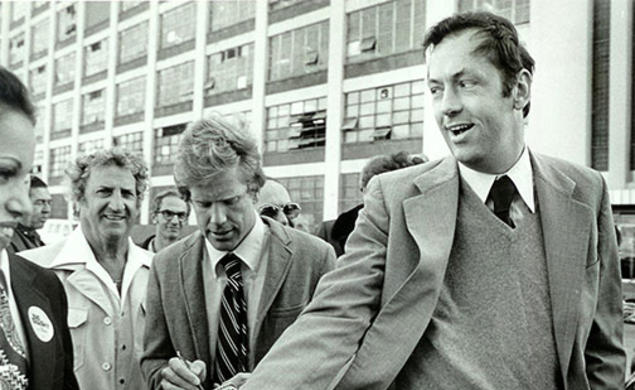 Art Carey ’72, with notepad, covering Bill Bradley ’65’s 1978 campaign for the U.S. Senate.