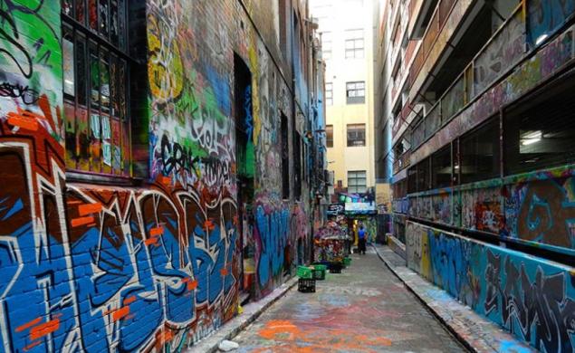 Hosier Lane is a popular locale in Melbourneâs street-art scene. (Courtesy Maggie Zhang â16)