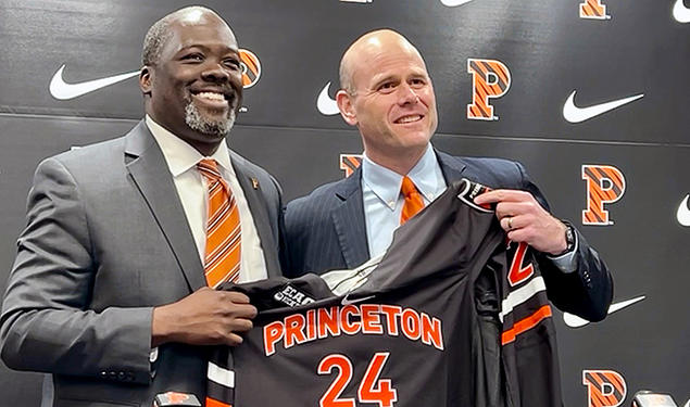 Athletics director John Mack ’00, left, and men’s hockey coach Ben Syer, right hold a Princeton hockey jersey at an April 26 press conference. 