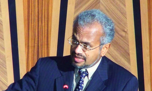 Devarajan '75 encourages students to serve and engage