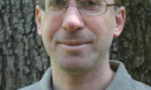 Landweber '92 Manipulates Time in Debut Novel