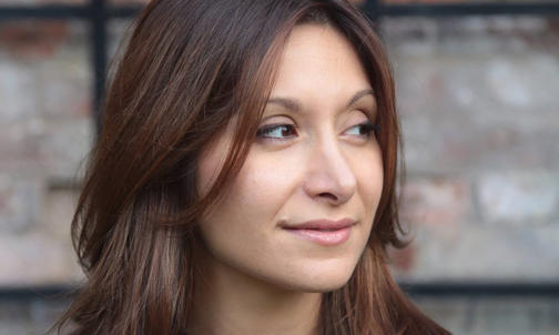 Dina Nayeri ’01 Captures the Immigrant Experience in ‘Refuge’