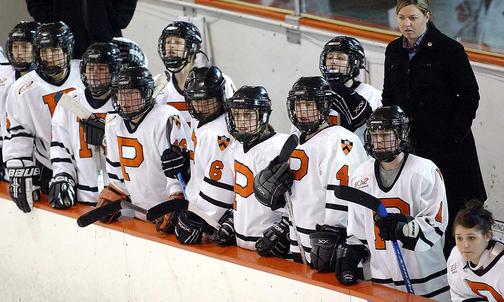 Photo From the Archives: Women’s Hockey