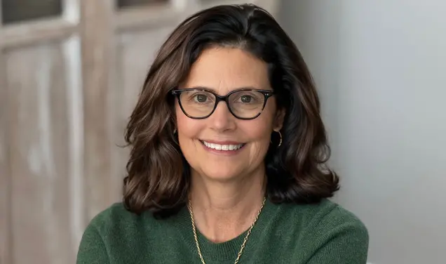 Tracy Dobmeier ’90 Collaborates on Novel that Blurs the Lines of Reality and Fiction