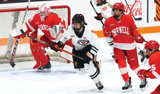 Men’s and Women’s Hockey Take Turns with Exciting Baker Rink Performances