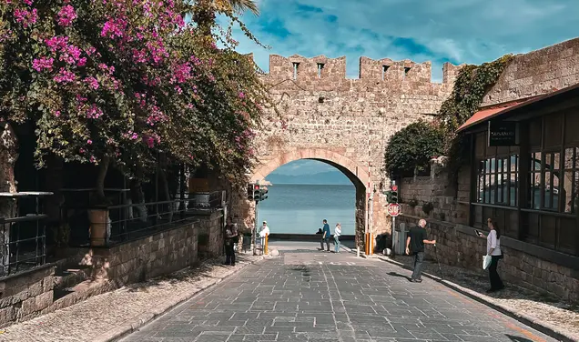 Angela Han ’28 Spent 44 Hours Wandering in Rhodes, Greece 