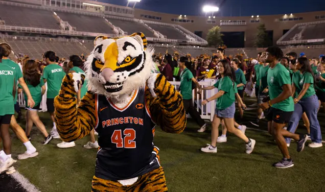 Slide Show: Spirited ‘Clash’ Wraps Orientation Week for the Class of ’27