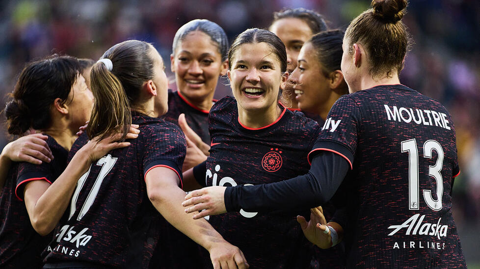 Pietra Tordin and her teammates huddle in celebration