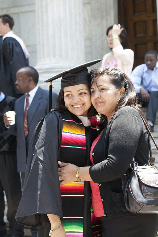  Johanna Lopez ’09 and her mother pose for a photo.