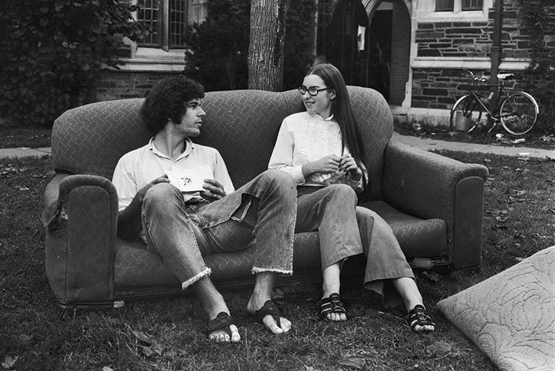 Beverly Cayford ’73, chatting with John Sease ’69