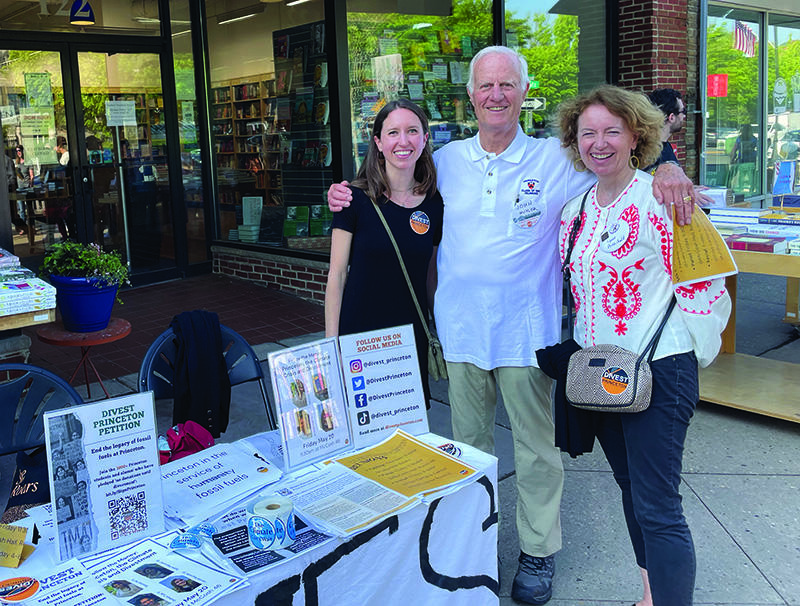 John Huyler ’67, Lynne Archibald ’8 and Marta Cabral ’16 at a Divest Princeton table