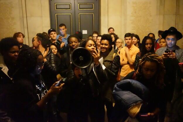 Students celebrate the end of the 33-hour Nassau Hall sit-in. (Mary Hui â17)