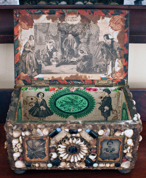 Box decorated with shells and pictures.